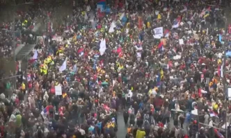 Десетки хиляди протестиращи се събраха в сръбската столица Белград по