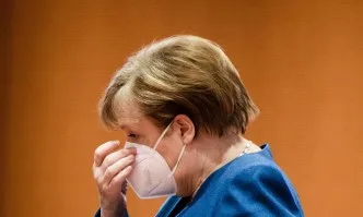 След първата доза AstraZeneca – сложиха на Меркел втора доза Moderna