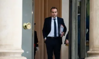 Няколко служители на френското правителство бяха уволнени след като дадоха