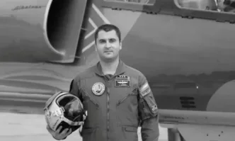 Невръстната дъщеря на загиналия пилот кап. Дункин има спешна нужда от помощ