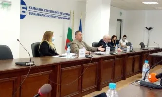 Камарата на строителите към министър Комитова: Не сме роби, авансите са нормална практика