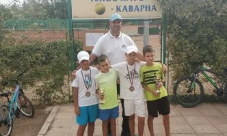 Максим Коларов и Клара Кирчева – първи на регионално до 12 г. в Каварна