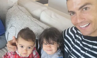 Принцесите на татко – Роналдо се похвали със снимка с дъщерите си