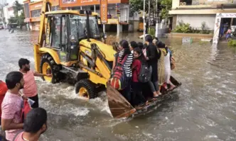 Най малко 10 души са загинали при наводнения след интензивни валежи
