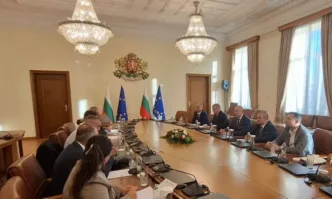 Радев обеща на зърнопроизводителите, че България предприема всички мерки за корабоплаването в Черно море