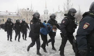 Отново масови протести и стотици задържани в Русия (СНИМКИ)