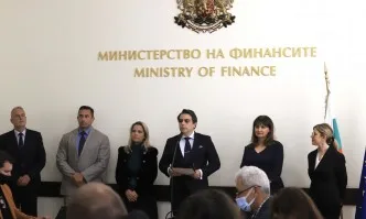 Асен Василев представи екипа си, смени директорите на НАП и Агенция Митници