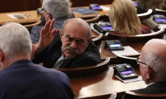 Скандал в парламента при попълването на състава на КРС