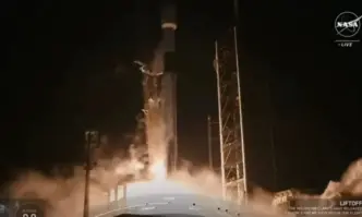 Лунен апарат изграден от американската компания Intuitive Machines бе изстрелян