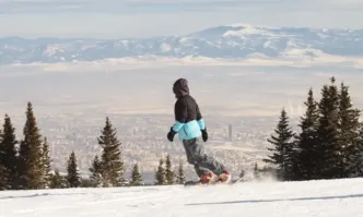 Днес ще има разкъсана висока облачност  Западният вятър постепенно ще отслабне