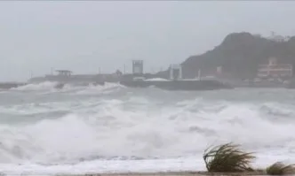 Мощен тайфун обърква програмата на Олимпийските игри