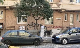 Столичният инспекторат почиства графити от ул. Цар Иван Асен II