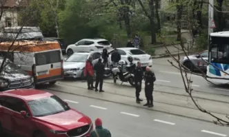 Катастрофа между кола и моторизиран полицай стана минути преди обяд