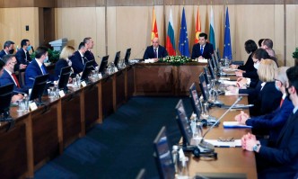 Петков на съвместното заседание с РСМ: Диалогът ще измести национализма и езика на омраза