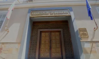 Най значителни са разходите за компенсации за електричество пенсии и плащанията