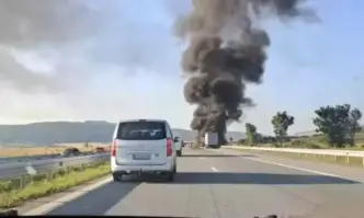 Тир се самозапали на АМ Струма край Дупница (ВИДЕО)
