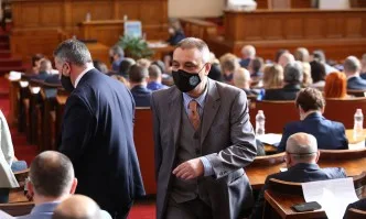 Александър Урумов: 5 неуспешни опита за логични разсъждения на депутата Чорбанов, а и защо е с маска – нали беше против?