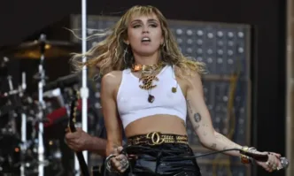 Майли Сайръс ще сподели спомените си за телевизионното шоу Хана