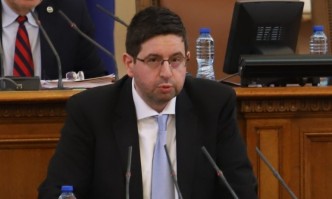 Чобанов: Прекрасно, правителството взе решение за отказа от българския лев с резултат 10:7