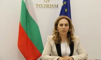 Марияна Николова разговаря с генералния секретар на Световната организация по туризъм към ООН