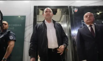 Новият парламент ще е петпартиен, оспорвана битка за второто място