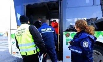 За седмица 17 глобени в столичния градски транспорт, че са без маска
