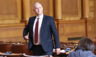 Лукойл изнудва България но това е разбираемо защото си гонят