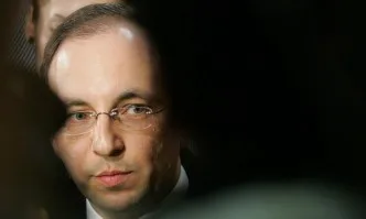 Василев предложил своя секретарка за финансов министър, изкадрувал голяма част от министрите