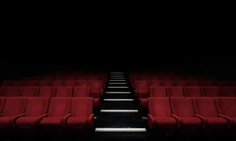 За пример: Театър Възраждане ще играе на празна зала и ще предава онлайн постановка