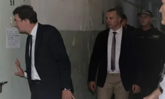 Служебният министър на правосъдието Крум Зарков инспектира килиите в зоните