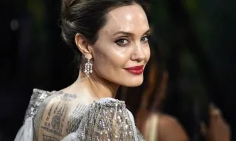 Анджелина Джоли с нова татуировка