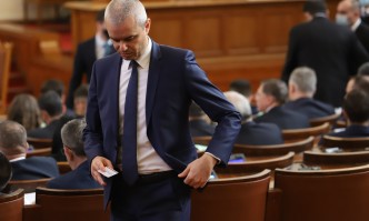 Лидерът на Възраждане отправи заплаха към депутатите ако не падне