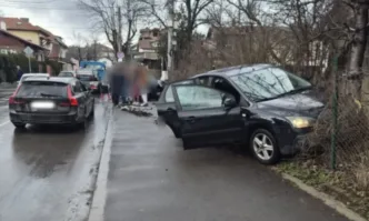 Шофьор се e забил в ограда на къща в столичния