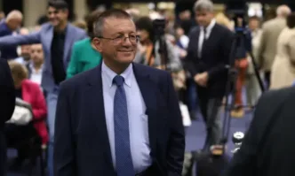 По думите му ДАНС се занимава с кокошки кметове и