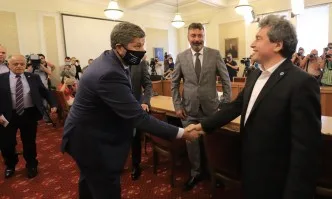 Дума срещу дума: ДБ и ИТН се обвиняват в лъжи на тема предлаган ли е Петър Илиев за премиер