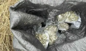 Задържаха шофьор употребил три вида дрога при вероятна сделка за