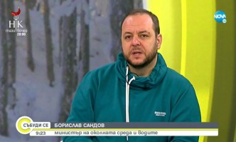 Борислав Сандов изпъкна с облеклото си в тв ефир Вицепремиерът