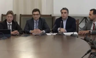 Преди по малко от година в една друга зала на бюджетна
