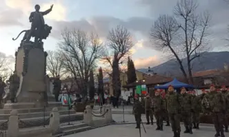 Росен Желязков прие строя на представителните роти от Карловския гарнизонРодният