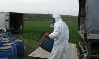 МОСВ и прокуратурата проверяват склад със стари пестициди край село Неофит Рилски