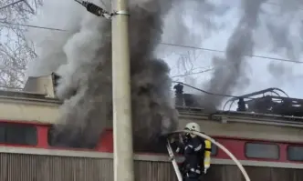 Локомотив на пътнически влак се запали на гара Тулово Сигналът