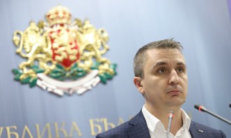 Той увери че времето щяло да покаже какво ще се