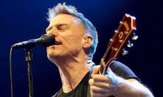 Канадският рок певец Брайън Адамс съобщи че ще постъпи в