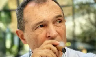 Автор Тома Биков Завръщането на Васил Божков в България не се