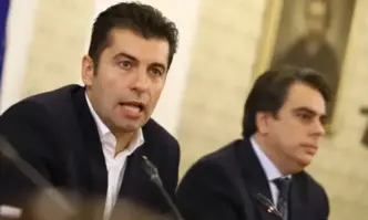 Лидерите на Продължаваме промяната Асен Василев и Кирил Петков