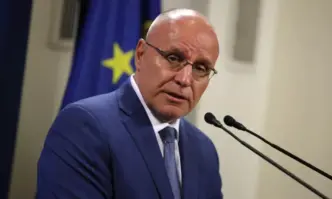 Той отхвърли критиките че с приемането на еврото се губи