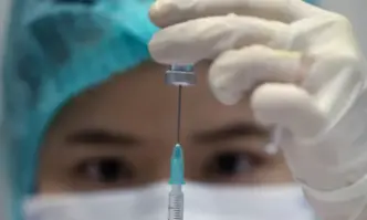Над 750 души си поставиха новата COVID ваксина в първия ден