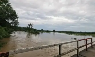 Дъждът се измества на изток – жълт код в 7