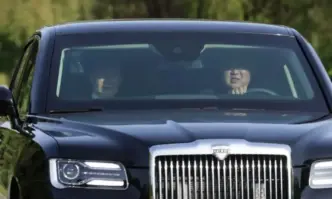 Руският президент Владимир Путин взе севернокорейския лидер Ким Чен ун на