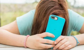 100% от децата сърфират през телефон, 50 на сто поне по 5 пъти на ден са в социални мрежи